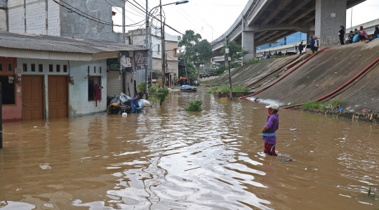 Banjir Akibat Luapan Kali Sunter Rendam Cipinang Melayu