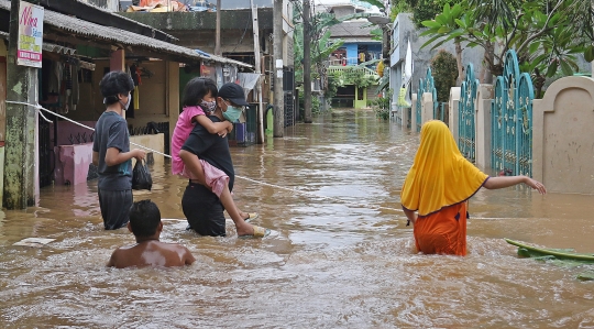 Banjir Akibat Luapan Kali Sunter Rendam Cipinang Melayu