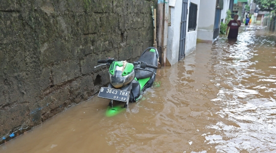 Banjir Akibat Luapan Kali Sunter Rendam Cipinang Melayu