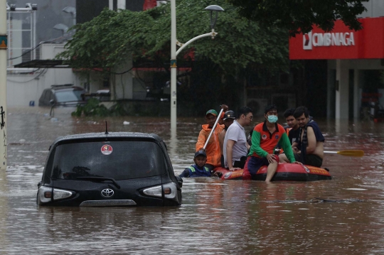 Jalan Kemang Raya Terendam Banjir