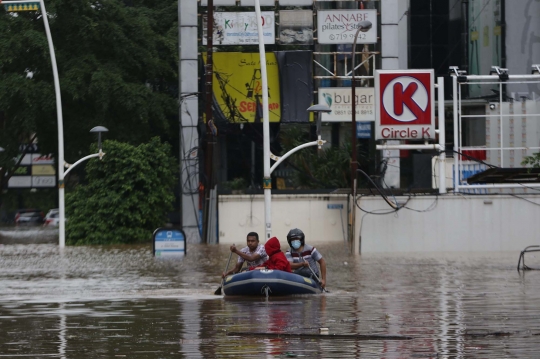 Jalan Kemang Raya Terendam Banjir