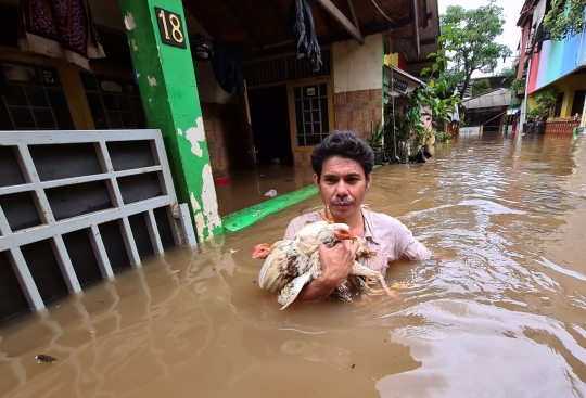Banjir Dua Meter Rendam Permukiman di Pondok Labu