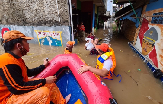 Banjir Dua Meter Rendam Permukiman di Pondok Labu