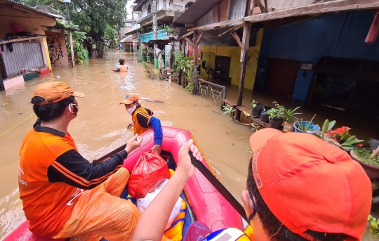 Banjir Dua Meter Rendam Permukiman di Pondok Labu