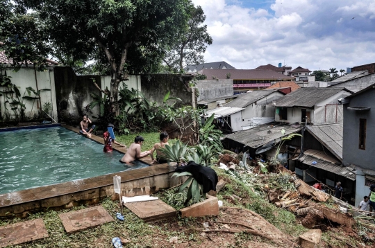 Tanah Longsor Timpa Permukiman di Kemang