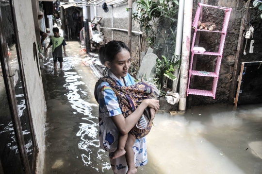 Akibat Longsor, Banjir di Kemang Timur Lambat Surut