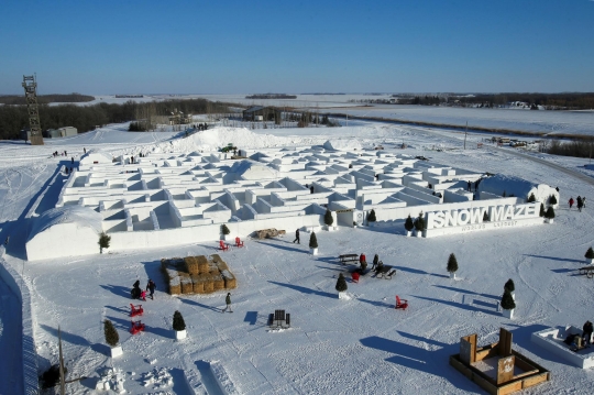 Uniknya Labirin Es Terbesar Dunia di Kanada