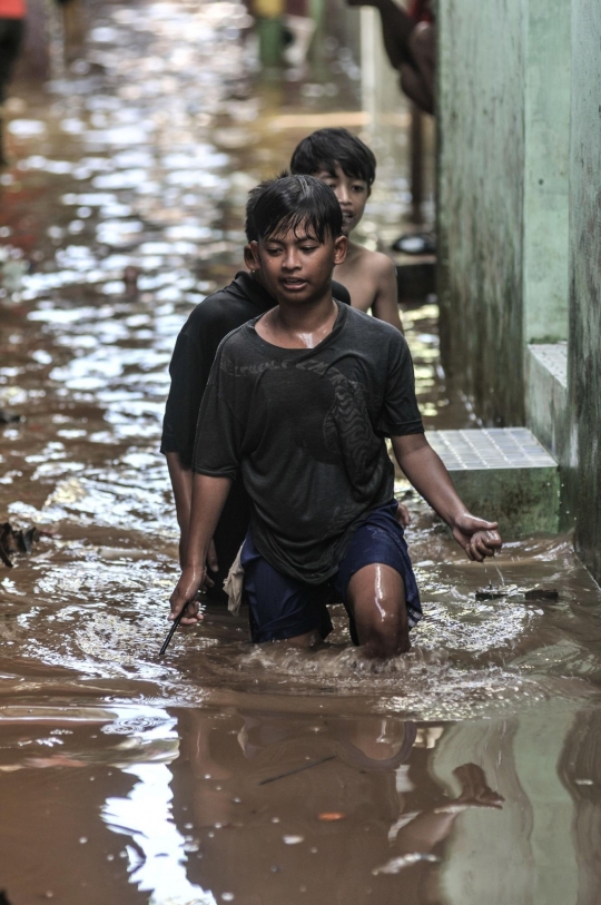 Sempat Surut, Banjir Kembali Rendam Permukiman di Tanah Rendah