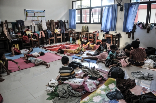 2 Hari Mengungsi di Sekolahan Akibat Banjir