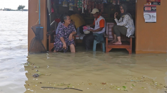 Desa di Kabupaten Bekasi Ini Masih Terendam Banjir Akibat Tanggul Jebol