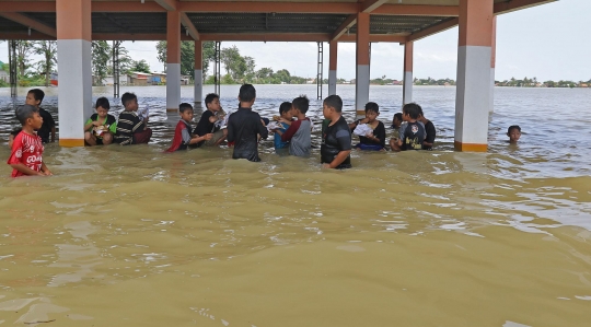 Desa di Kabupaten Bekasi Ini Masih Terendam Banjir Akibat Tanggul Jebol