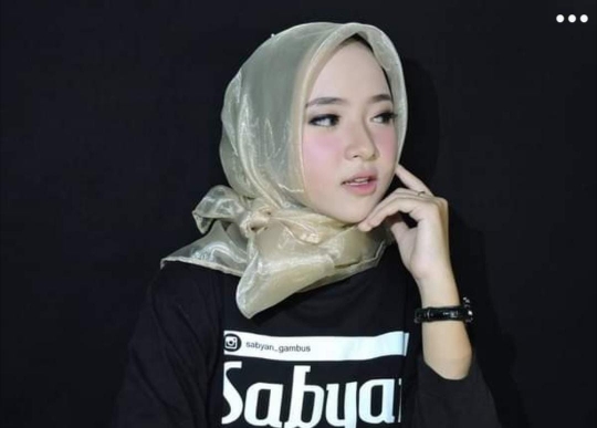 Empat Potret Cantik Nissa Sabyan, di-Make Up Ririe Fairuz Istri Ayus