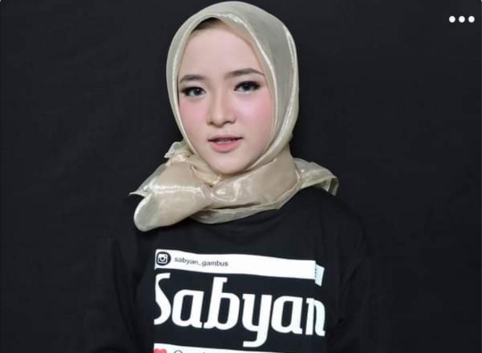 Empat Potret Cantik Nissa Sabyan, di-Make Up Ririe Fairuz Istri Ayus