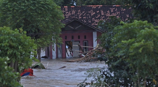 Kondisi Tanggul Citarum yang Jebol dan Sebabkan Banjir Bandang di Bekasi