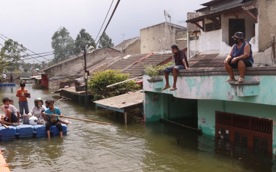 Sudah 4 Hari Banjir 2,5 Meter Rendam Permukiman di Tangerang