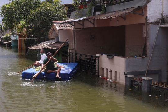 Sudah 4 Hari Banjir 2,5 Meter Rendam Permukiman di Tangerang