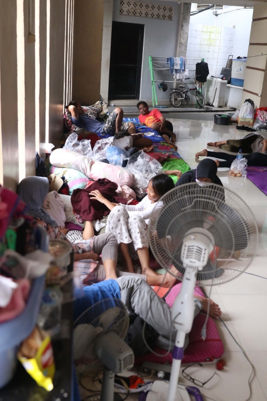 Menengok Korban Banjir Tangerang Masih Bertahan di Pengungsian
