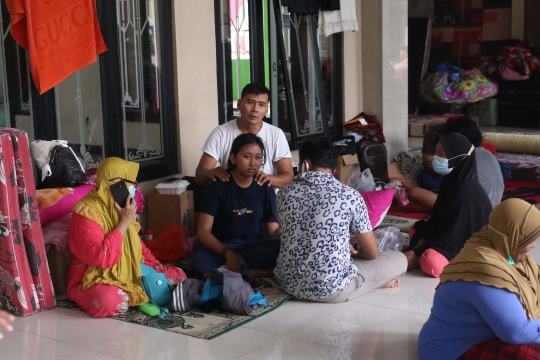 Menengok Korban Banjir Tangerang Masih Bertahan di Pengungsian