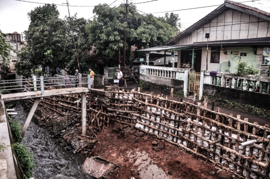 Turap Kali Sepanjang 30 Meter di Batu Ampar Longsor Akibat Banjir