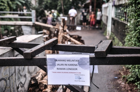 Turap Kali Sepanjang 30 Meter di Batu Ampar Longsor Akibat Banjir