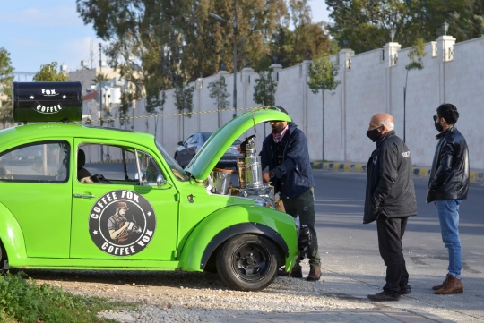 Pria Yordania Modifikasi Mobil VW Jadi Kedai Kopi Keliling