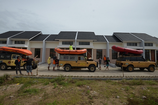 Tim Tanggap Bencana LRCI Salurkan Bantuan dan Evakuasi Korban Banjir Bekasi