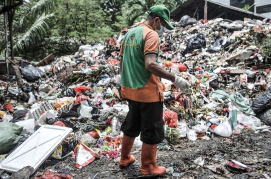 Berburu Limbah Masker Rumah Tangga