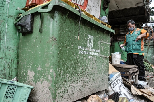 Berburu Limbah Masker Rumah Tangga