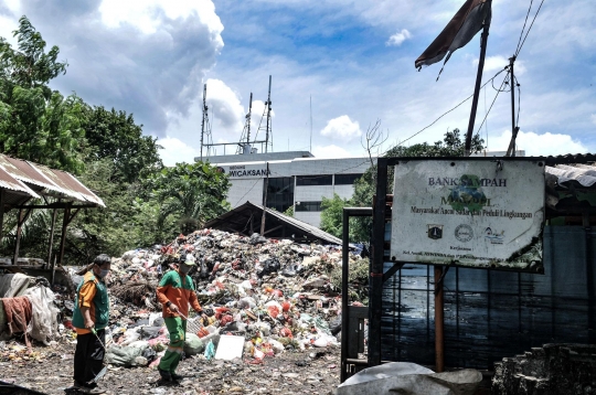 Berburu Limbah Masker Rumah Tangga