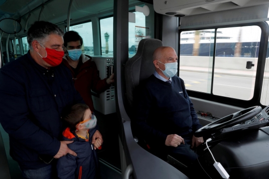 Canggihnya Bus Berteknologi Autopilot di Spanyol