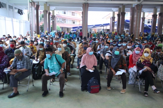 Vaksinasi 6 Ribu Pelayan Publik dan Guru di Tangerang