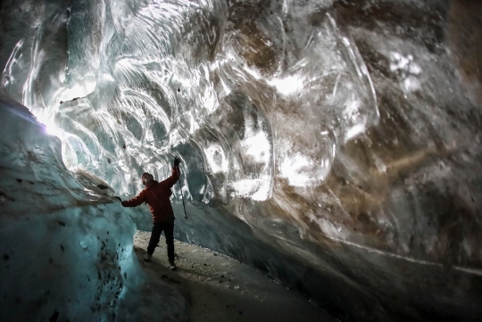 Menjelajahi Keindahan Gletser Bogdanovich di Kazakhstan