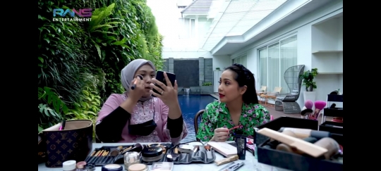 Potret Nagita Pakai Make Up Murah di Bawah Rp50 Ribu, Muka Jadi Gosong