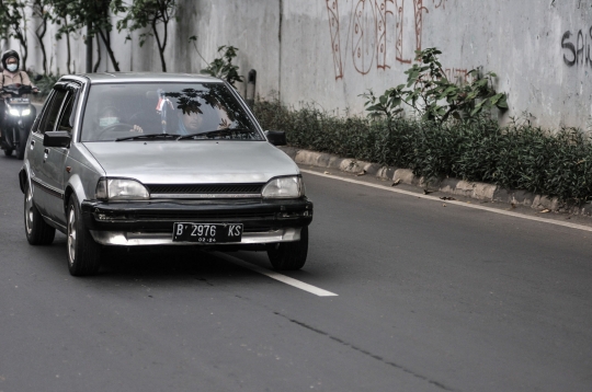 2025, Mobil Berusia 10 Tahun ke Atas Dilarang Mengaspal di Jakarta