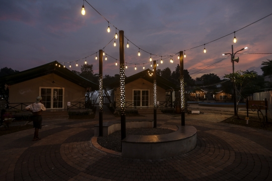 Suasana Tempat Karantina Pasien Covid-19 Berkonsep Glamour Camping
