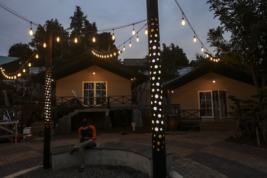 Suasana Tempat Karantina Pasien Covid-19 Berkonsep Glamour Camping