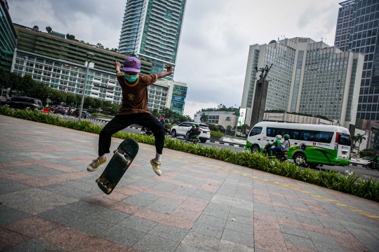 Anies Baswedan Izinkan Trotoar Dipakai Main Skateboard