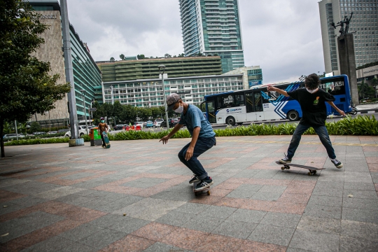 Anies Baswedan Izinkan Trotoar Dipakai Main Skateboard