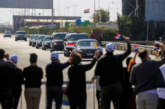 Antusiasme Warga Irak Sambut Kedatangan Paus Fransiskus