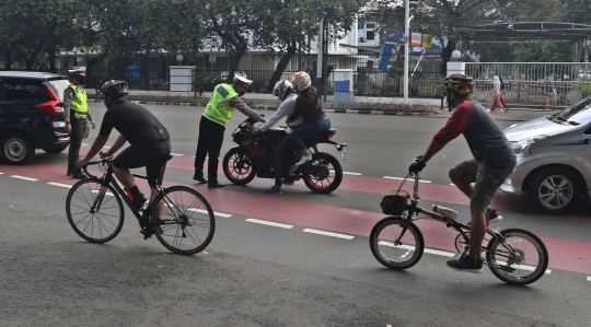 Polisi Jaring Pengendara Berknalpot Bising di Kawasan Monas