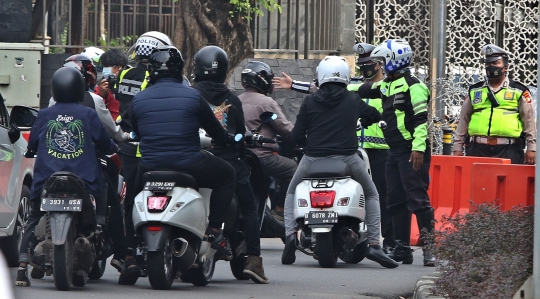 Polisi Jaring Pengendara Berknalpot Bising di Kawasan Monas