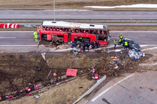 Ngerinya Kecelakaan Bus Ukraina, 5 Tewas dan Puluhan Terluka