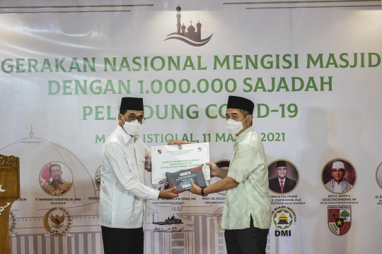 Gerakan Nasional Mengisi Masjid dengan 1 Juta Sajadah Pelindung Covid-19