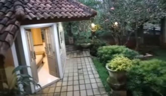 Jarang Tersorot, Ini 5 Potret Rumah Jamal Mirdad yang Super Cozy Bergaya ala Vila