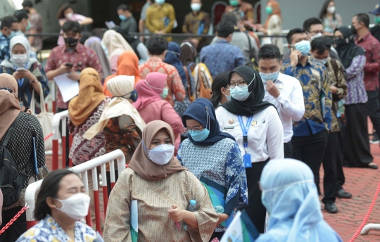 Ribuan Pegawai Ditjen Imigrasi Kemenkum HAM Disuntik Vaksin Covid-19