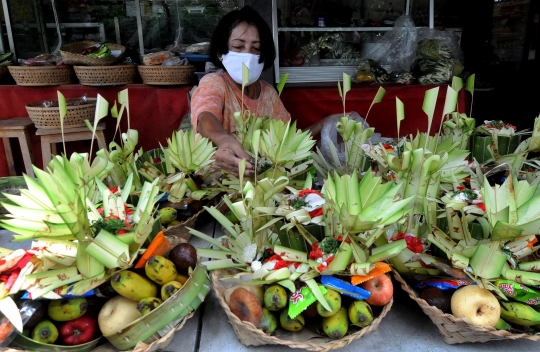 Kesibukan Umat Hindu Dharma Jelang Perayaan Nyepi