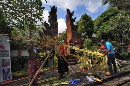 Kesibukan Umat Hindu Dharma Jelang Perayaan Nyepi