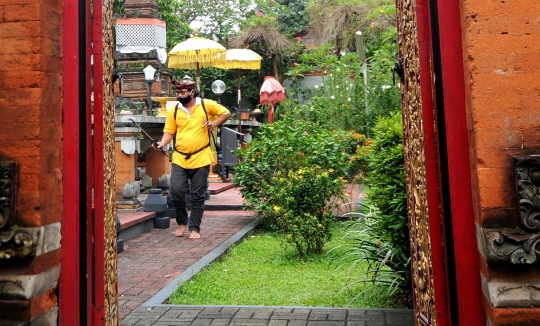 Kesibukan Umat Hindu Dharma Jelang Perayaan Nyepi