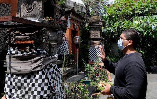 Kesibukan Umat Hindu Dharma Jelang Perayaan Nyepi