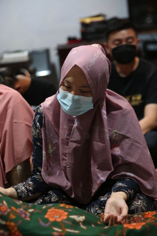 Suasana Persemayaman Jenazah Anton Medan di Cibinong